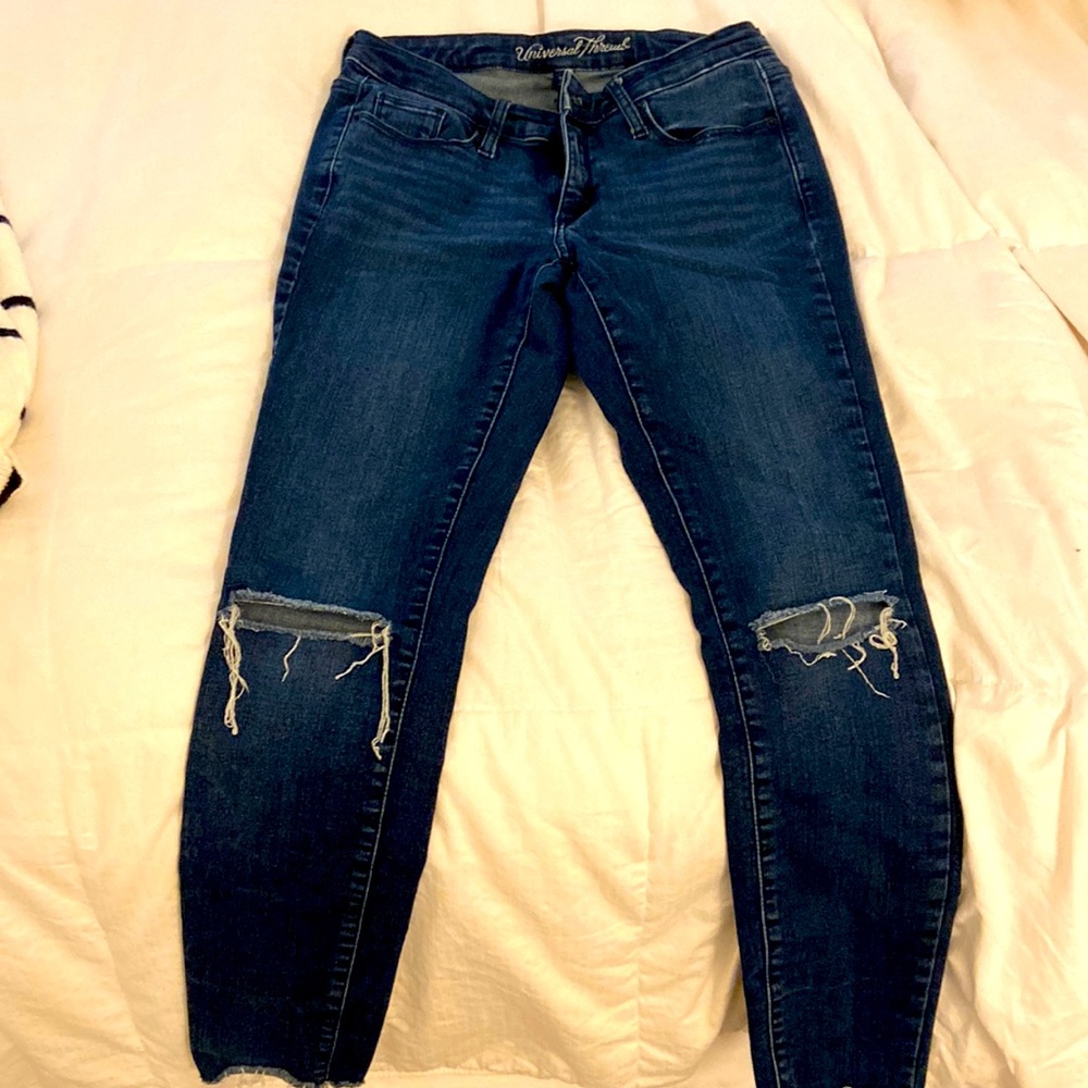 Size 27 Regular Universal Thread Distressed Denim Jeans